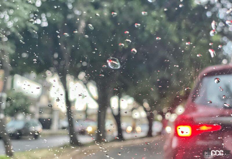 「梅雨時期に気をつけたい運転とは？ 「スピードの出しすぎ」や「フロントガラスの整備・視界の確保」に注意している人が最多」の1枚目の画像