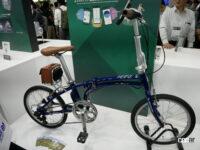 四輪用トランスミッションで知られるジヤトコが開発中の電動自転車用ドライブユニットを搭載したサンプルモデル。