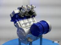 ヤマハ発動機が展示したレンジエクステンダーユニット。二輪の技術が感じられる3気筒エンジンは次世代燃料にも対応する。