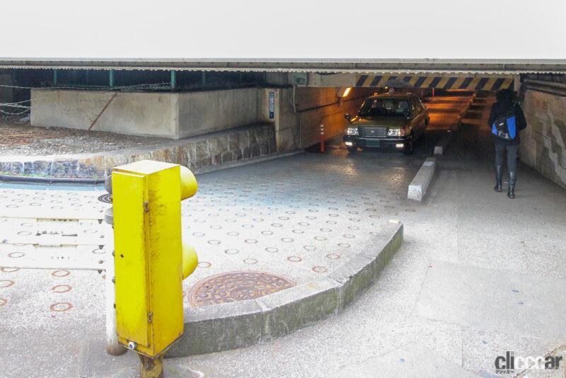 「まだ通ることができるタクシーの「行灯殺し」「提灯殺し」、高輪ゲートウェイ駅近の極低ガードがヤバい！」の4枚目の画像