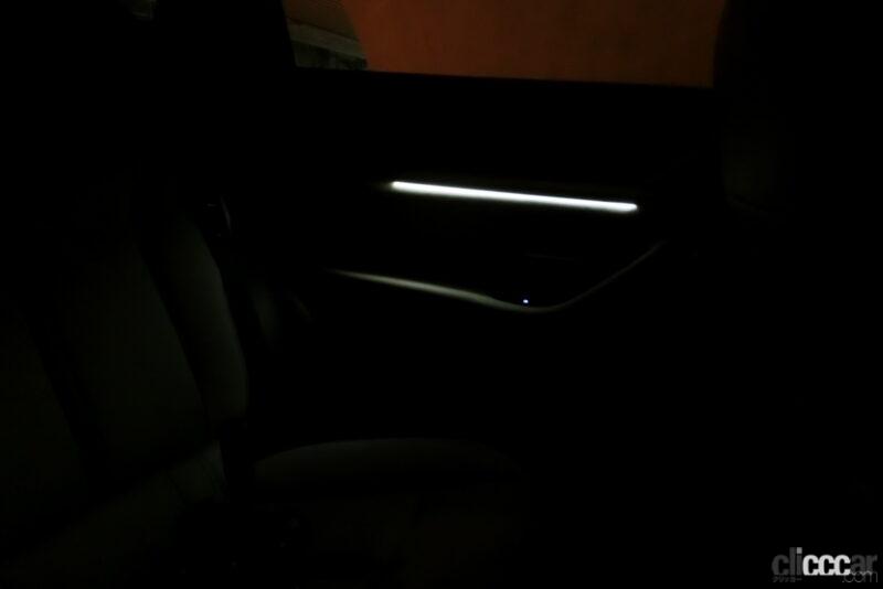 「室内のLED間接照明が夜のドライブを楽しくする、マツダ「CX-60」のライト類を全紹介【新車リアル試乗 8-6　マツダCX-60 i-ACTIVSENSE・ALH概要＆前後ランプ編】」の31枚目の画像