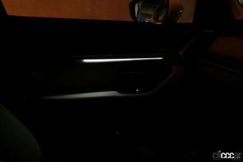 「室内のLED間接照明が夜のドライブを楽しくする、マツダ「CX-60」のライト類を全紹介【新車リアル試乗 8-6　マツダCX-60 i-ACTIVSENSE・ALH概要＆前後ランプ編】」の29枚目の画像