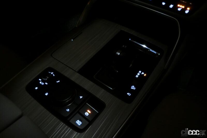 「室内のLED間接照明が夜のドライブを楽しくする、マツダ「CX-60」のライト類を全紹介【新車リアル試乗 8-6　マツダCX-60 i-ACTIVSENSE・ALH概要＆前後ランプ編】」の35枚目の画像