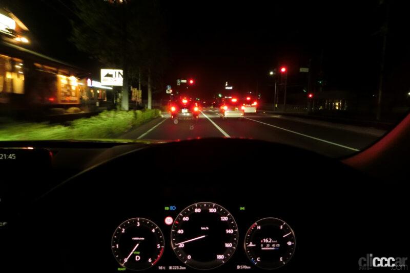 「夜にマツダ「CX-60」のアダプティブ・LED・ヘッドライト「ALH」を試してみた【新車リアル試乗 8-7　マツダCX-60 i-ACTIVSENSE・ALH実践編】」の5枚目の画像