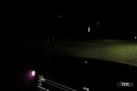 夜にマツダ「CX-60」のアダプティブ・LED・ヘッドライト「ALH」を試してみた【新車リアル試乗 8-7　マツダCX-60 i-ACTIVSENSE・ALH実践編】 - alh 3-2 wide low beam off left side