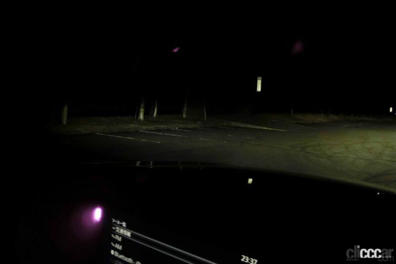 「夜にマツダ「CX-60」のアダプティブ・LED・ヘッドライト「ALH」を試してみた【新車リアル試乗 8-7　マツダCX-60 i-ACTIVSENSE・ALH実践編】」の7枚目の画像