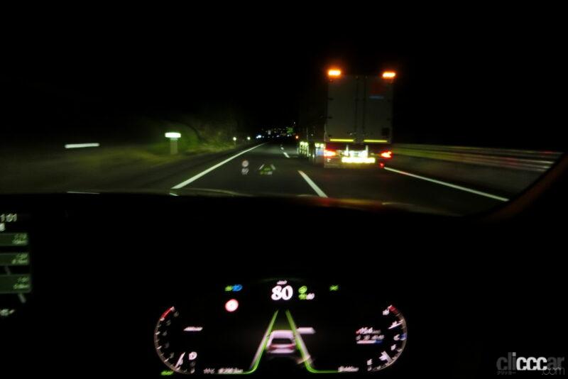 「夜にマツダ「CX-60」のアダプティブ・LED・ヘッドライト「ALH」を試してみた【新車リアル試乗 8-7　マツダCX-60 i-ACTIVSENSE・ALH実践編】」の17枚目の画像