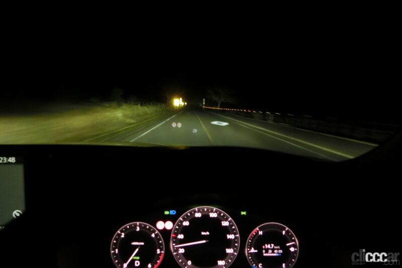 「夜にマツダ「CX-60」のアダプティブ・LED・ヘッドライト「ALH」を試してみた【新車リアル試乗 8-7　マツダCX-60 i-ACTIVSENSE・ALH実践編】」の24枚目の画像