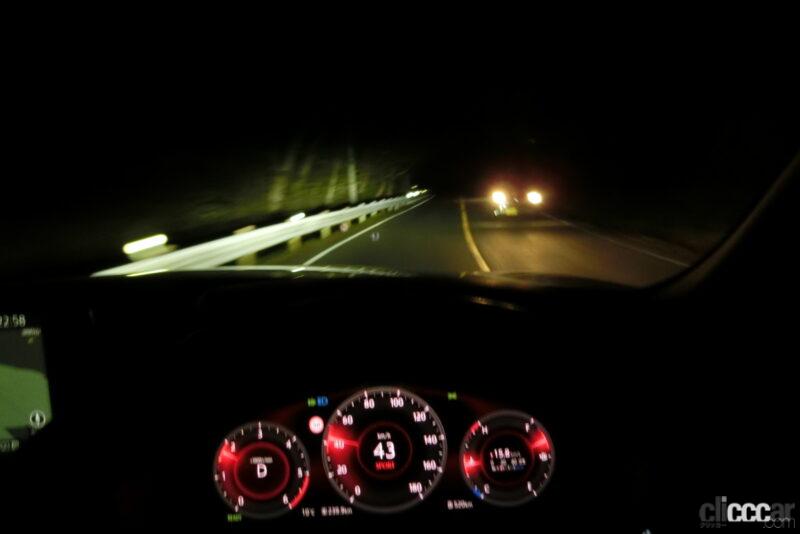 「夜にマツダ「CX-60」のアダプティブ・LED・ヘッドライト「ALH」を試してみた【新車リアル試乗 8-7　マツダCX-60 i-ACTIVSENSE・ALH実践編】」の30枚目の画像