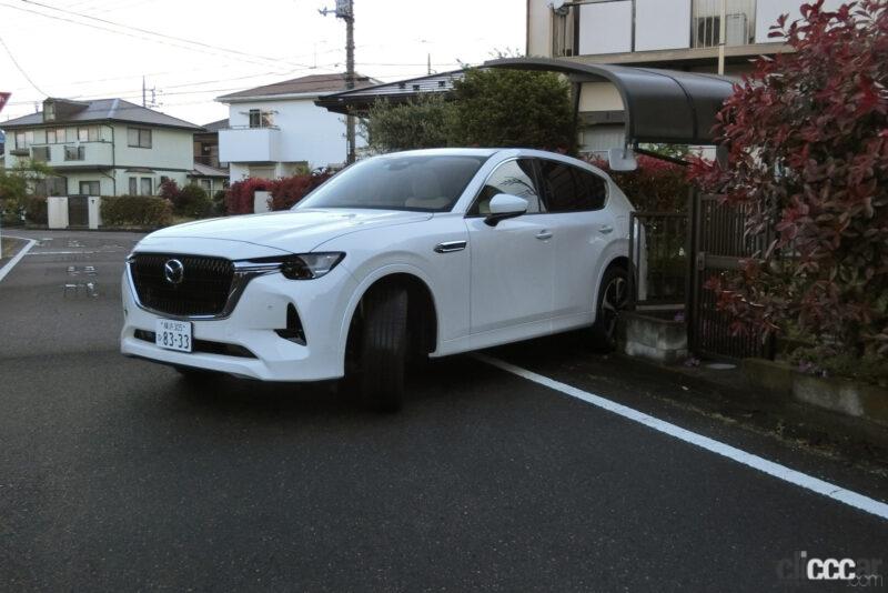 「大きめボディのマツダ「CX-60」車庫入れ性能チェック！　360°ビュー・モニターの実用度を試す【新車リアル試乗 8-8　マツダCX-60 i-ACTIVSENSE・車庫入れ編】」の49枚目の画像