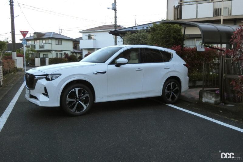 「大きめボディのマツダ「CX-60」車庫入れ性能チェック！　360°ビュー・モニターの実用度を試す【新車リアル試乗 8-8　マツダCX-60 i-ACTIVSENSE・車庫入れ編】」の54枚目の画像