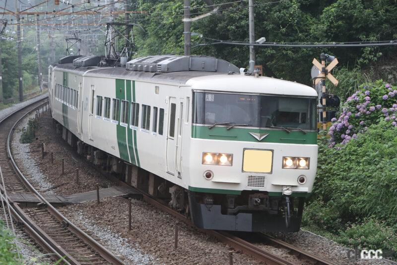 「鉄道ファンからの愛称「185（いっぱーご）」が列車名となって運行！　185系が形式を列車名にして伊豆特急に復活」の4枚目の画像