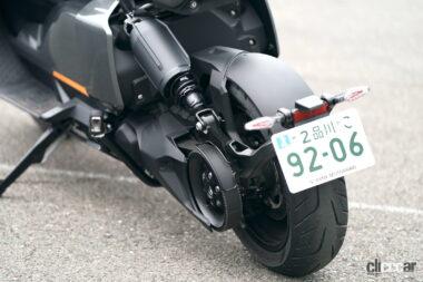 125ccを超え250cc以下のバイクのナンバープレート例（写真はBMW CE04）