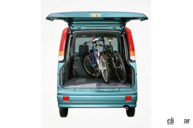 自転車2台も余裕で搭載できる荷室スペースのバモス