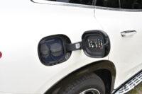 EQS_SUVの充電口。もちろんCHAdeMO対応