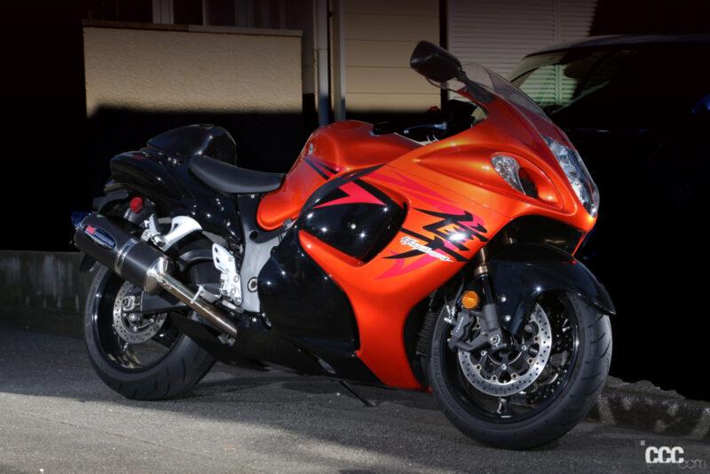 「2代目「オレンジ・ブサ」にそっくり？ スズキが市販最速バイク「ハヤブサ」の25周年記念モデルを販売」の3枚目の画像
