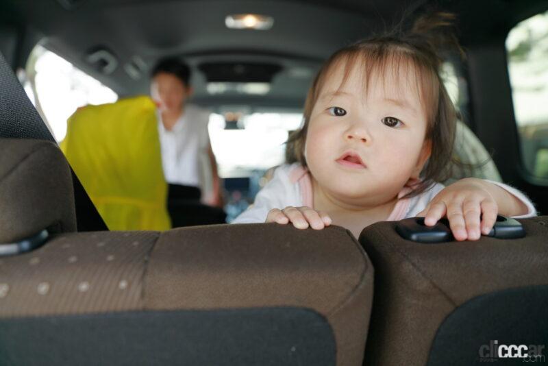 「JAFが車内熱中症に警鐘。子どもやペットを残したままの「キー閉じこみ」が2022年8月に87件も発生」の1枚目の画像