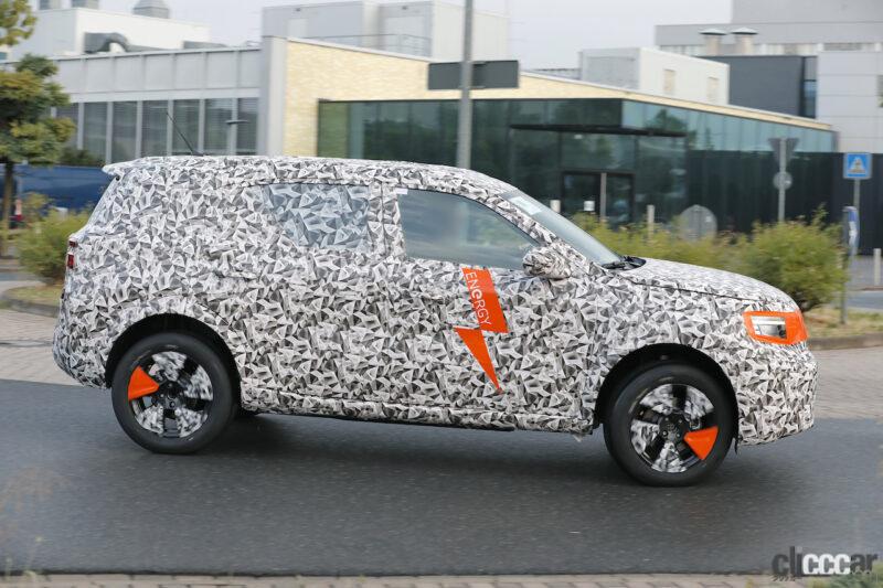 「オペル「クロスランド」次期型、フルEVモデルを初キャッチ」の5枚目の画像