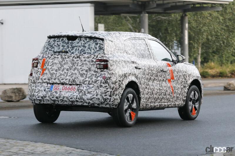 「オペル「クロスランド」次期型、フルEVモデルを初キャッチ」の16枚目の画像