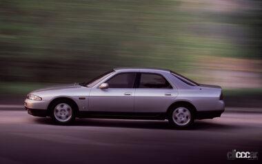 1993年にデビューした9代目（R33型）スカイラインセダン