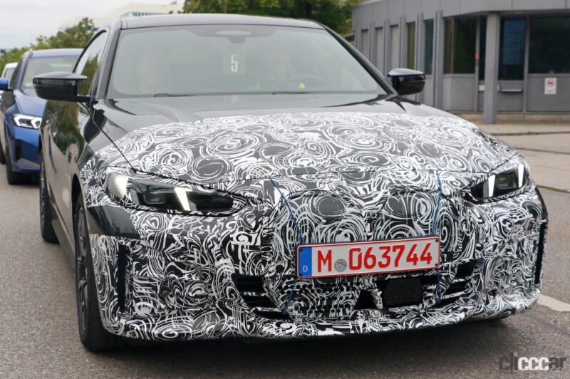 「BMW「i4 M50」がさらなる進化！ 高性能BEV・4ドアクーペが航続距離やパワーを強化か」の1枚目の画像