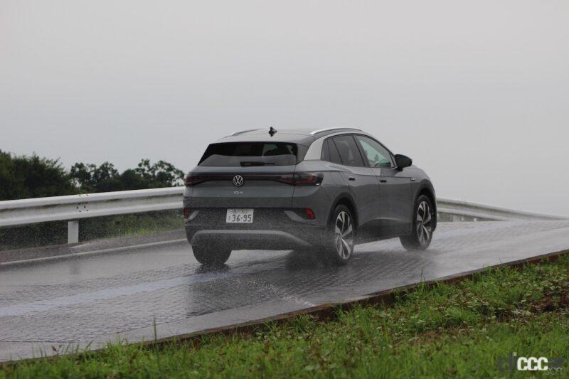 「フォルクスワーゲン「ID.4」は、なぜ後輪駆動（リヤミッドシップ）なのか？ドライ路面はもちろん、低ミュー路でもハンドリングの実力を実感【Volkswagen Tech Day 2023】」の2枚目の画像