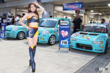 レーシングチーム・モトミヤのマシンと立華理莉さん