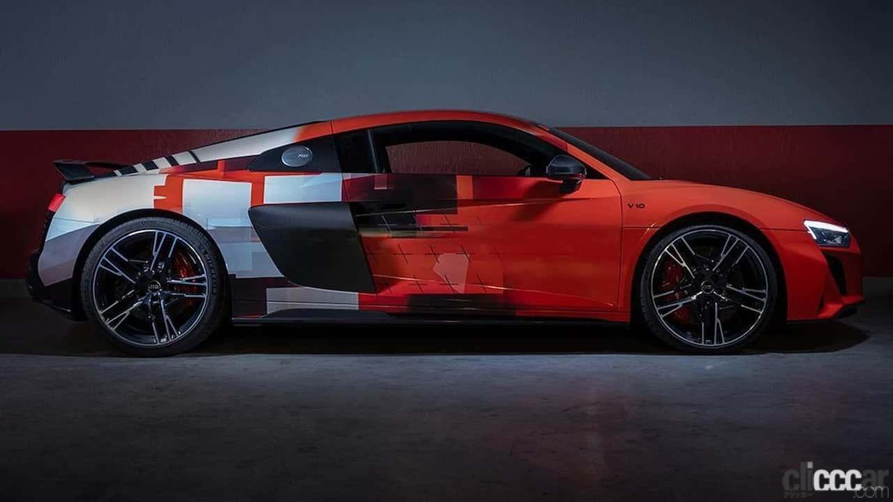 アウディのスーパーカー「R8」が「涙のラストラップ」メッセージ