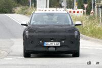 起亜の次世代電動SUV「EV4」を鮮明にキャッチ！ ライバルはVW ID.3やプジョー2008e - Spy shot of secretly tested future car