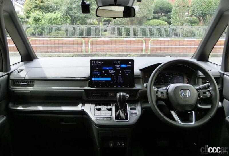 「誰もやらなかった新型ステップワゴンの運転席から見えるものと操作系を徹底紹介【新車リアル試乗 9-8　ホンダステップワゴン　ユーティリティ編・運転席まわり 前編】」の2枚目の画像