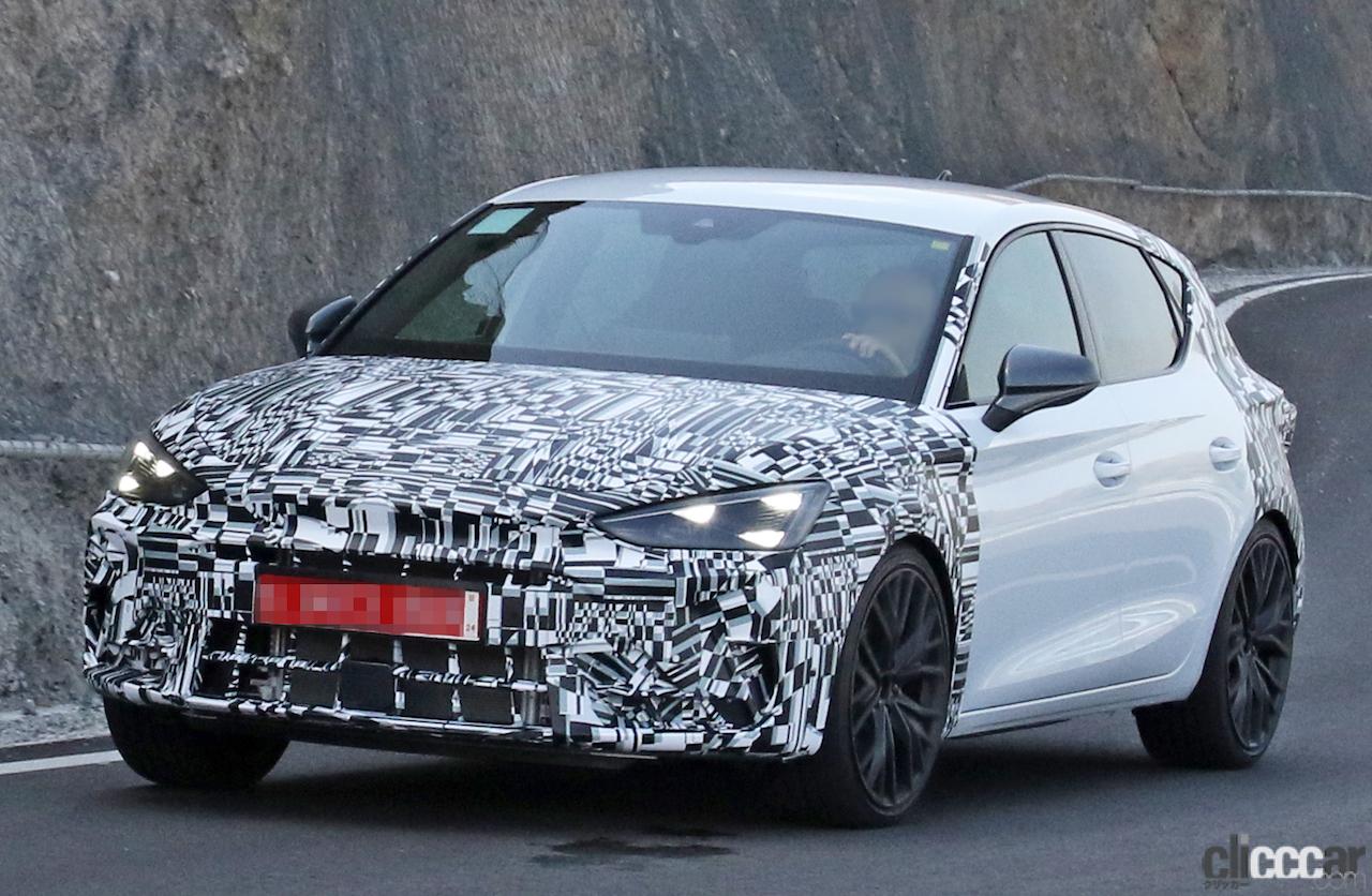 新型クプラ「レオン」を捉えた！ VWグループ「セアト」が自動車製造