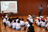 「WRC「ラリージャパン」開催の地元小中学で「ラリー教室」を実施。世界のアライ・新井敏弘先生に子供ら大盛上がり」の4枚目の画像ギャラリーへのリンク