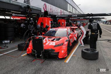 8号車 ARTA MUGEN NSX-GTのピットの様子