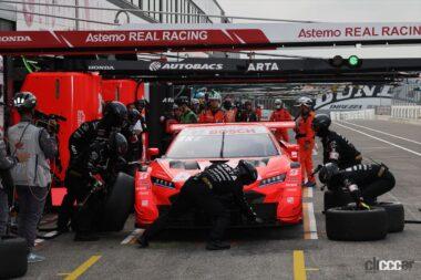 8号車 ARTA MUGEN NSX-GTのピットの様子