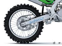 「カワサキの市販モトクロッサー「KX450」「KX250」に50周年記念モデル登場。蛍光ピンクのKXロゴは懐かしさ満点」の17枚目の画像ギャラリーへのリンク