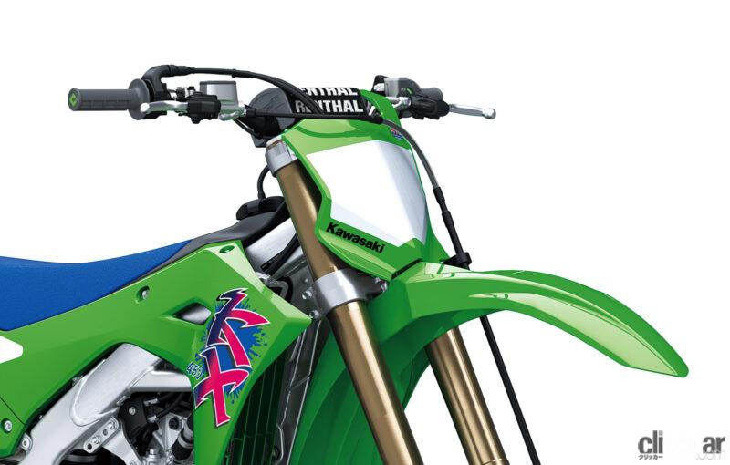 「カワサキの市販モトクロッサー「KX450」「KX250」に50周年記念モデル登場。蛍光ピンクのKXロゴは懐かしさ満点」の14枚目の画像