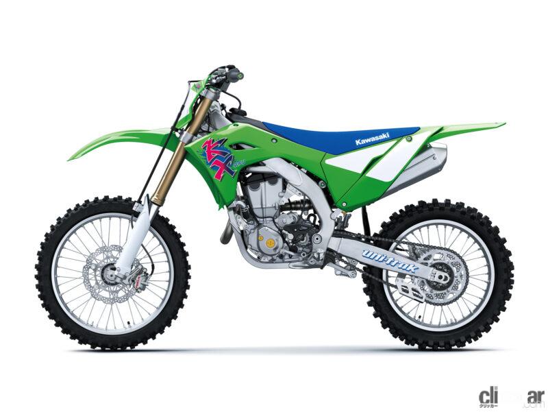 「カワサキの市販モトクロッサー「KX450」「KX250」に50周年記念モデル登場。蛍光ピンクのKXロゴは懐かしさ満点」の7枚目の画像