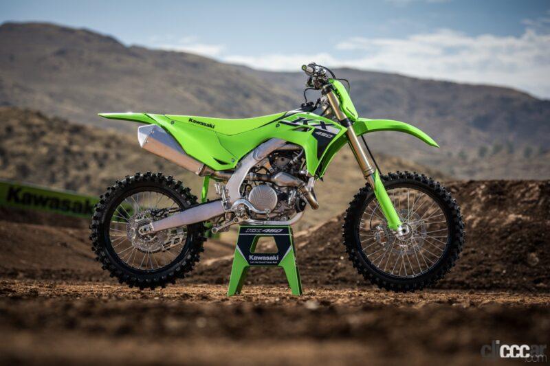 「カワサキの市販モトクロッサー「KX450」「KX250」に50周年記念モデル登場。蛍光ピンクのKXロゴは懐かしさ満点」の13枚目の画像