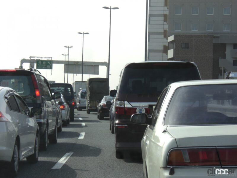 「高速道路の渋滞時はどこの車線が一番速いの？ そもそもなぜ渋滞が発生するのか」の2枚目の画像