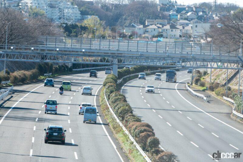 「高速道路の渋滞時はどこの車線が一番速いの？ そもそもなぜ渋滞が発生するのか」の1枚目の画像