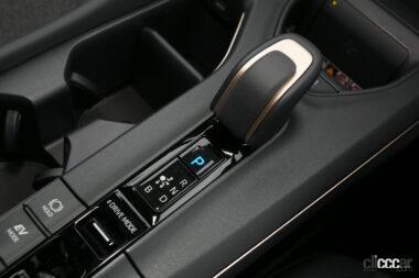 クラウンクロスオーバー内装06