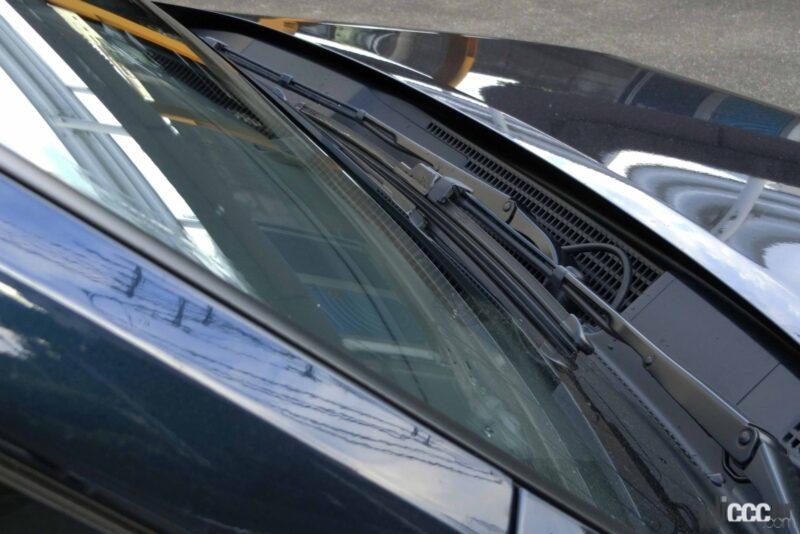 「ホンダ車のフロントガラスに必ずある謎の三角マーク、新型ステップワゴンにもありました【新車リアル試乗 9-13　ホンダステップワゴン　ユーティリティ・整備性、その他 編】」の32枚目の画像