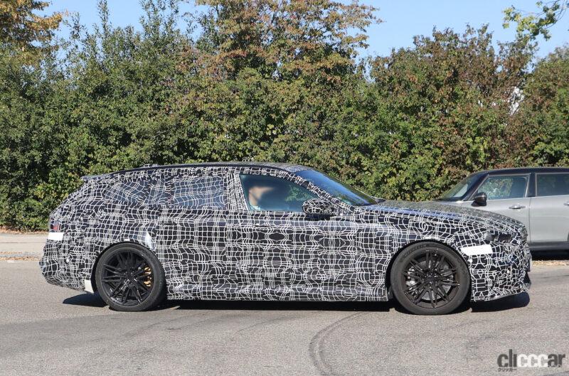 「BMW「M5ツーリング」量産仕様のノーズを初キャッチ。M5初のハイブリッドが濃厚？」の7枚目の画像