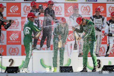 シャンパンファイトの主役は吉田選手