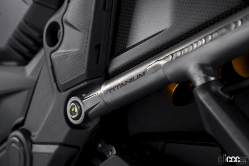 「ドゥカティが新型ツアラー「ムルティストラーダV4 RS」を発表。スーパースポーツの高性能V4エンジンを搭載した最強仕様」の8枚目の画像