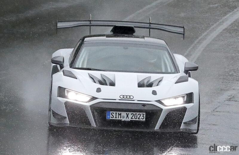 「公道もOK！ アウディ「R8」最強のファイナルモデルは1億円超え!? 開発車両が雨中のニュル爆走」の1枚目の画像