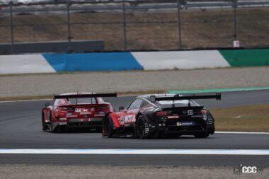 Astemo NSX-GTとMOTUL AUTECH Zの3位争い