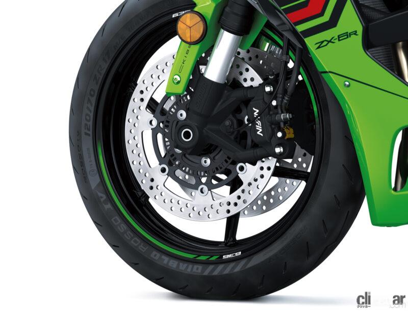 「カワサキのミドルスーパースポーツ「ニンジャZX-6R」に2024年モデル。より立体的な新型フロントカウル採用」の12枚目の画像