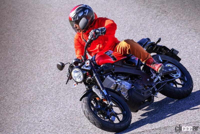 「ヤマハ新型「XSR125」は、自在に操れる走りが「遊び心」をくすぐるバイク。ネオレトロな原付二種スポーツに乗ってみた」の3枚目の画像