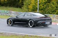 ポルシェ「タイカン」改良型、雨のニュルブルクリンクで走行テスト。トップモデルは1,000馬力の「GT」に？ - Spy-Shots of Cars